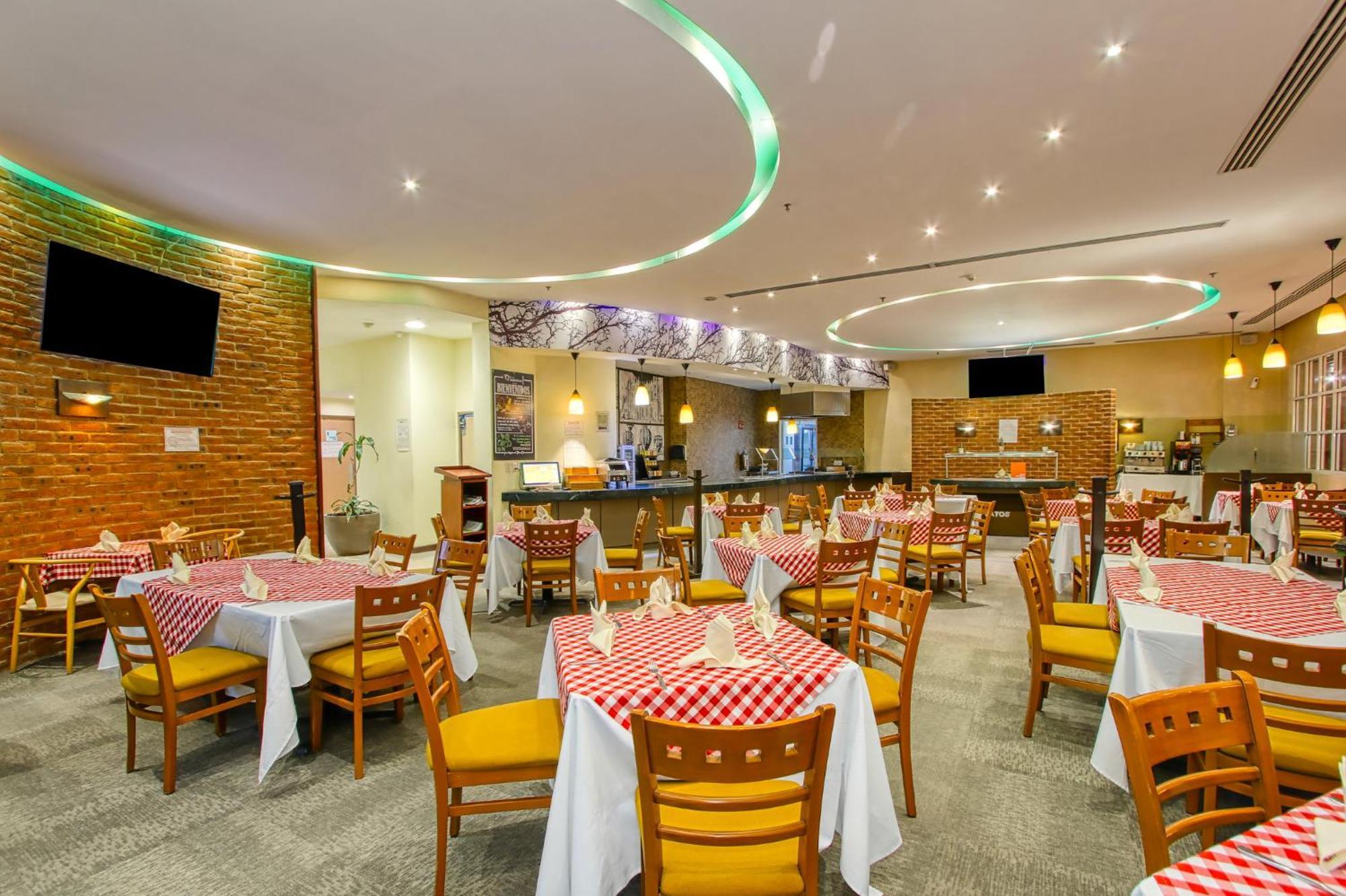 Holiday Inn Leon-Convention Center By Ihg Экстерьер фото