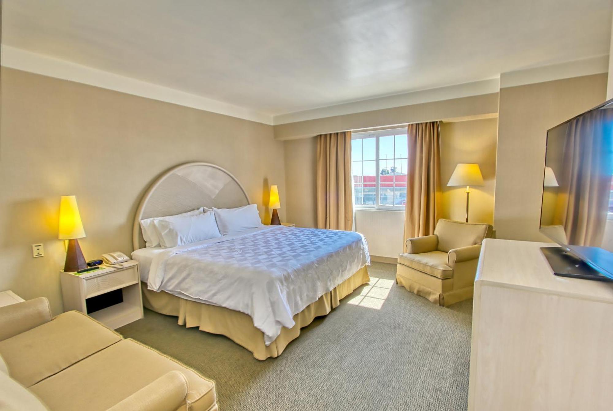 Holiday Inn Leon-Convention Center By Ihg Экстерьер фото